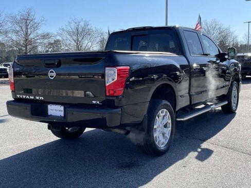 Used 2017 Nissan Titan SL image 6