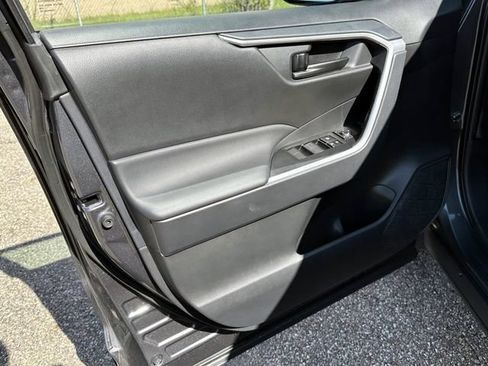Used 2025 Toyota RAV4 LE AWD/4WD image 16