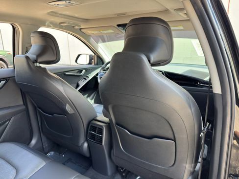 Used 2023 Kia Niro SX Touring FWD image 35