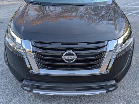 Used 2024 Nissan Pathfinder Platinum w/ Cargo Package image 12