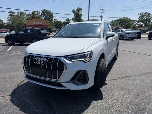 Used 2023 Audi Q3 2.0T Premium Plus w/ Premium Plus Package AWD/4WD image 2