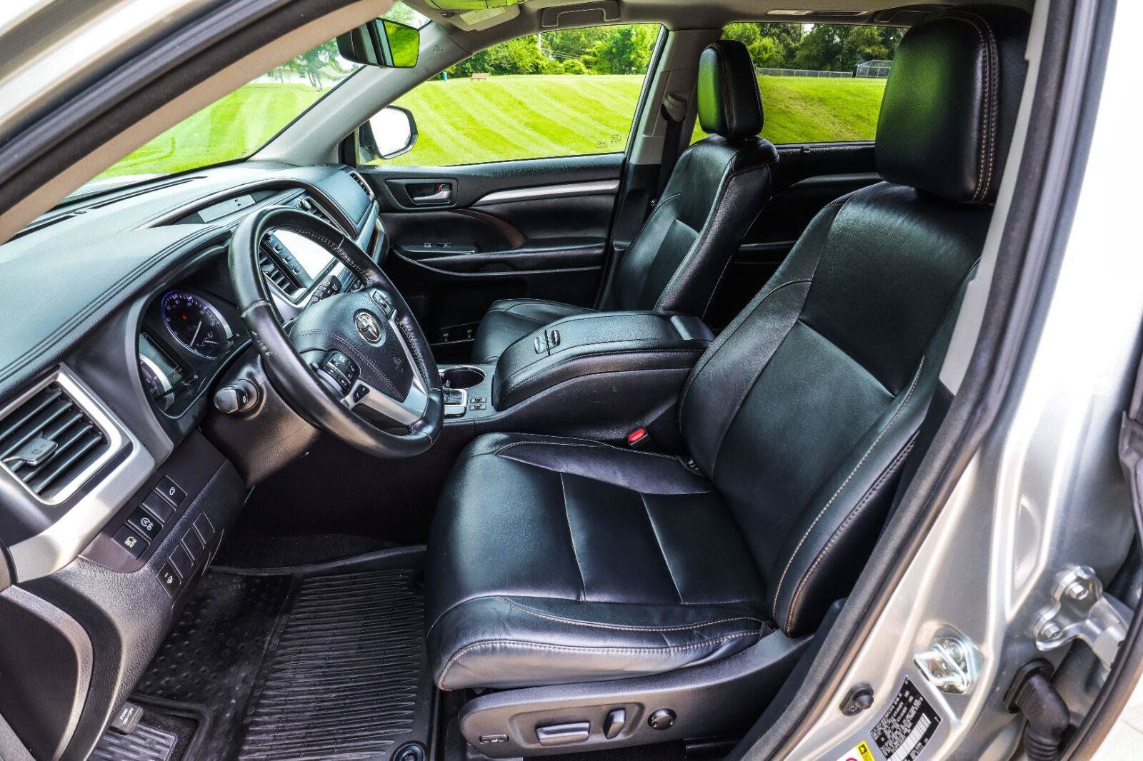 Used 2018 Toyota Highlander XLE AWD/4WD image 39