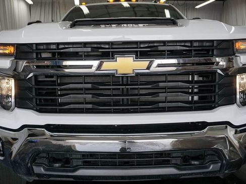 Used 2025 Chevrolet Silverado 3500 LT w/ Convenience Package image 3