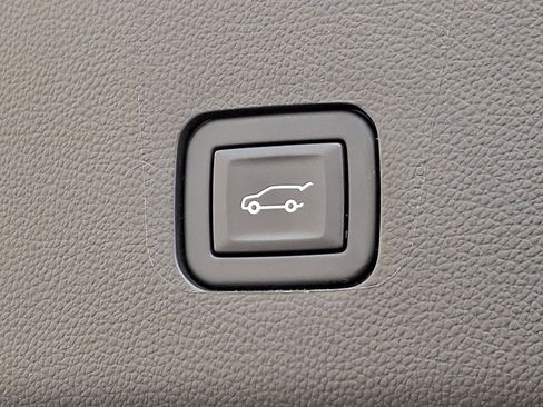 Certified 2023 Chevrolet Traverse RS image 34