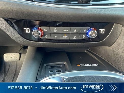 Used 2022 Buick Enclave Avenir w/ Avenir Technology Package AWD/4WD image 32