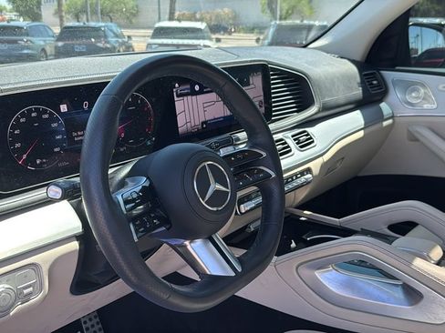 Used 2024 Mercedes-Benz GLS 450 4MATIC image 17