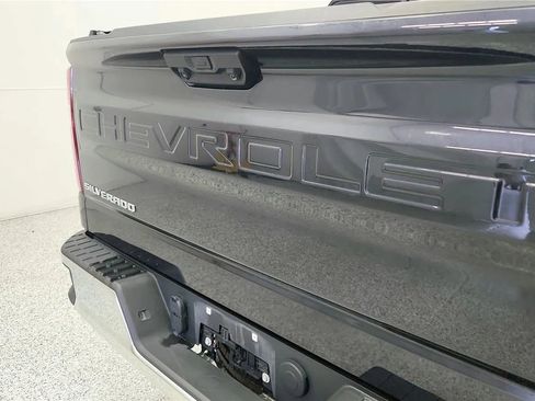 Used 2023 Chevrolet Silverado 1500 LT AWD/4WD image 16