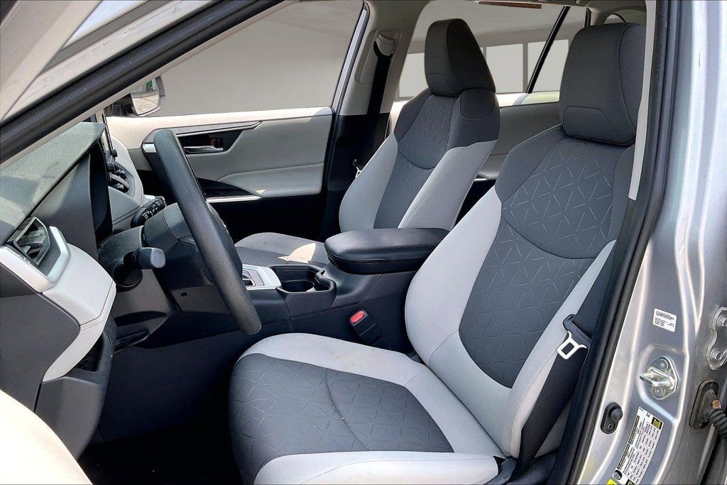 Used 2019 Toyota RAV4 XLE FWD image 21