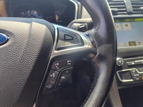 Used 2017 Ford Fusion SE w/ Equipment Group 201A FWD image 17