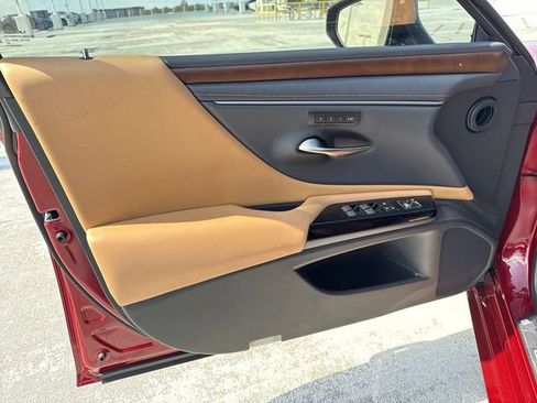 Used 2025 Lexus ES 350 w/ Premium Package FWD image 13