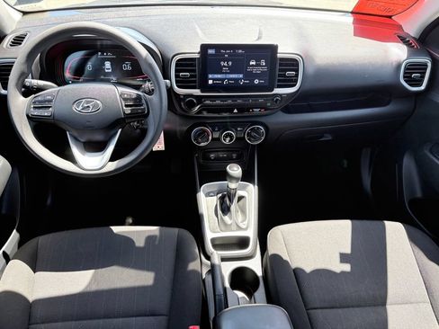 Used 2025 Hyundai Venue SE FWD image 9