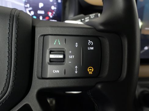 Used 2025 Land Rover Defender 110 V8 AWD/4WD image 50