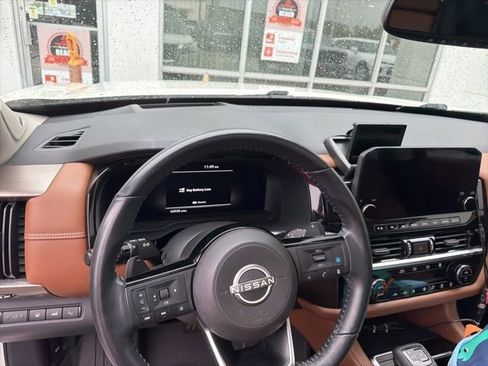 Used 2022 Nissan Pathfinder Platinum w/ Cargo Package image 8