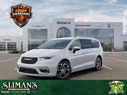 New 2026 Chrysler Pacifica Pinnacle w/ Trailer Tow Group FWD image 1