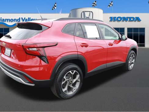 Used 2026 Chevrolet Trax LT FWD image 8