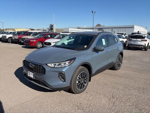 New 2026 Ford Escape SE w/ Class II Trailer Tow Package image 2