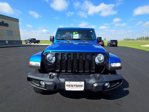 Used 2022 Jeep Gladiator Sport image 2