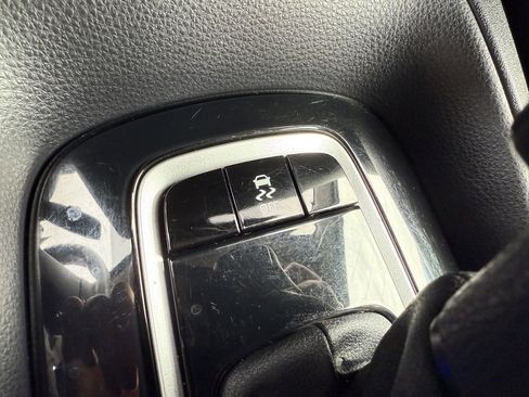 Used 2022 Toyota Corolla LE image 22