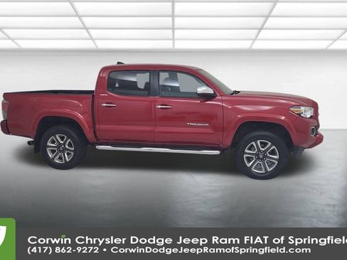 Used 2017 Toyota Tacoma Limited image 17