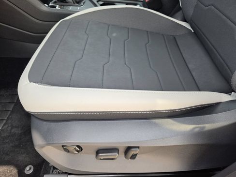 New 2026 Volkswagen Taos SE FWD image 21