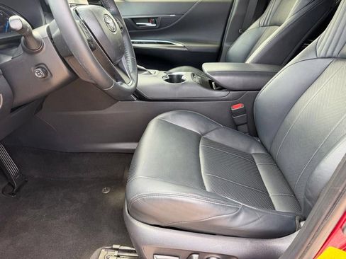 Used 2021 Toyota Venza XLE w/ Softex Package AWD/4WD image 10
