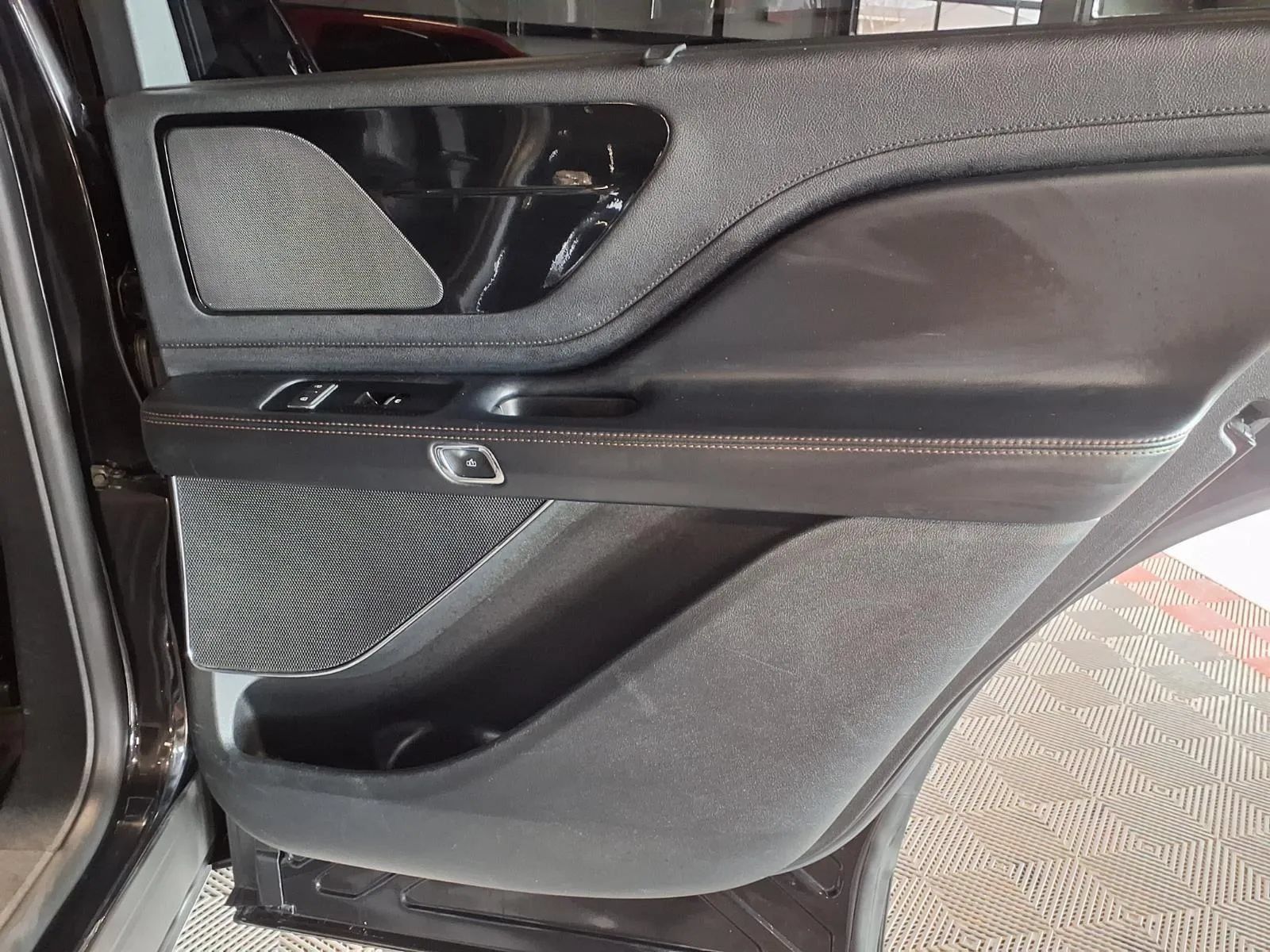 Used 2022 Lincoln Aviator AWD image 11