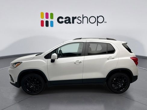 Used 2022 Chevrolet Trax LT w/ Driver Confidence Package image 2