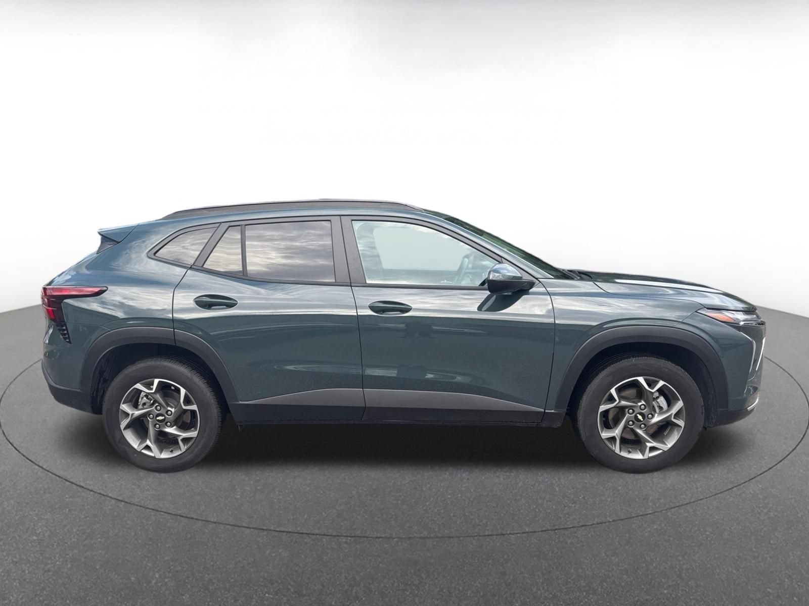 Used 2025 Chevrolet Trax LT FWD image 14