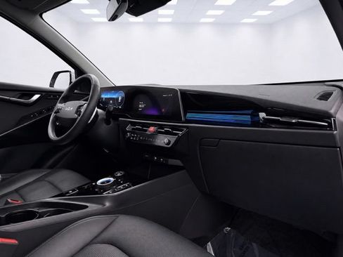 Used 2024 Kia Niro Wave w/ Wave Preserve Package FWD image 19