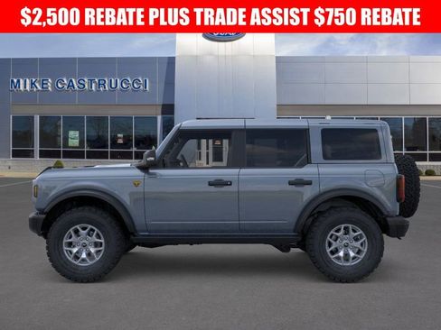 New 2025 Ford Bronco Badlands image 3