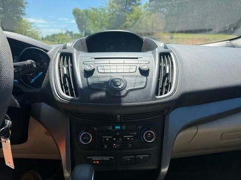 Used 2018 Ford Escape SE w/ Ford Safe & Smart Package FWD image 11
