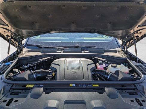 New 2025 Land Rover Range Rover SE image 17