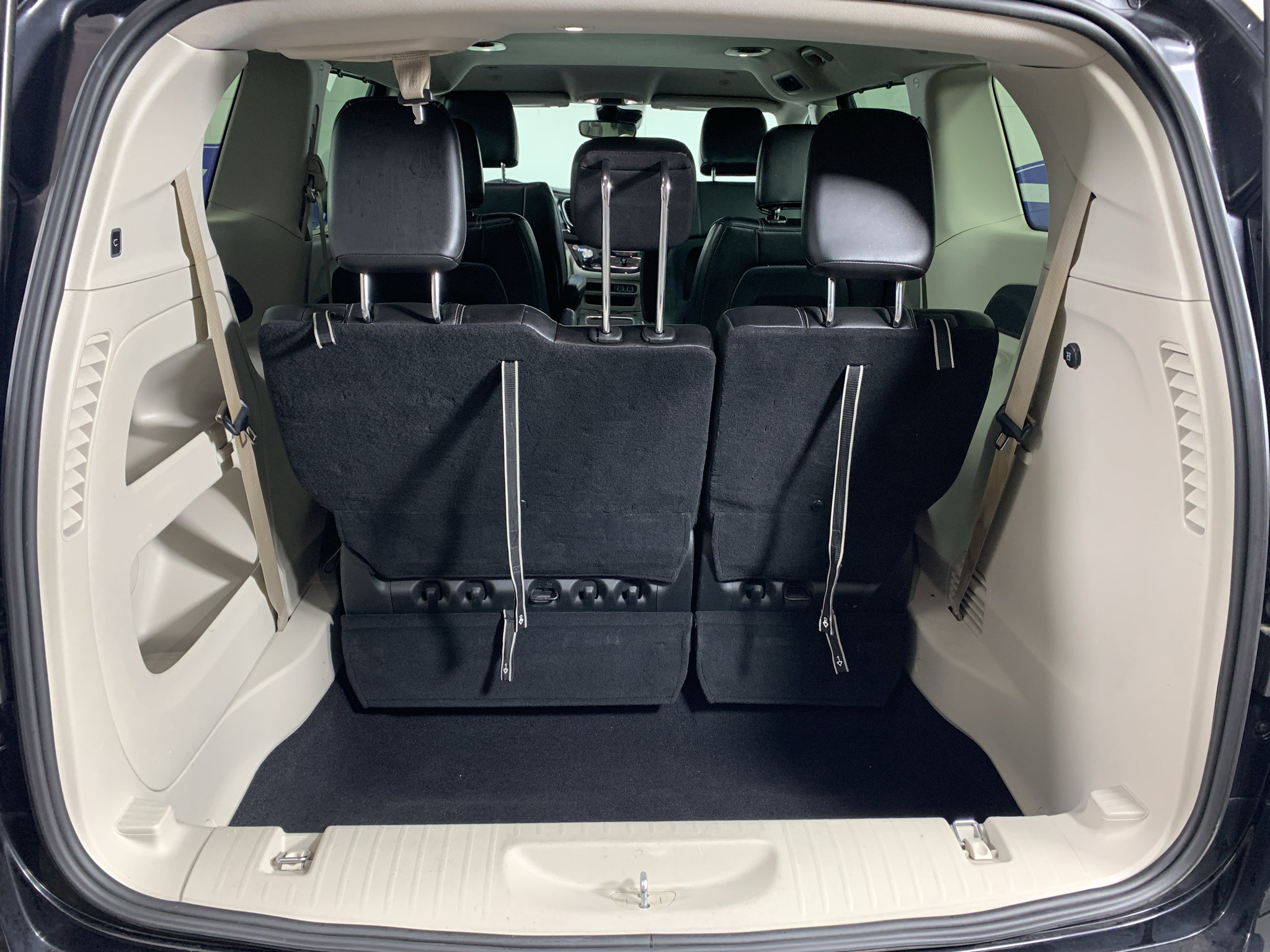 Used 2024 Chrysler Pacifica Touring-L FWD image 30