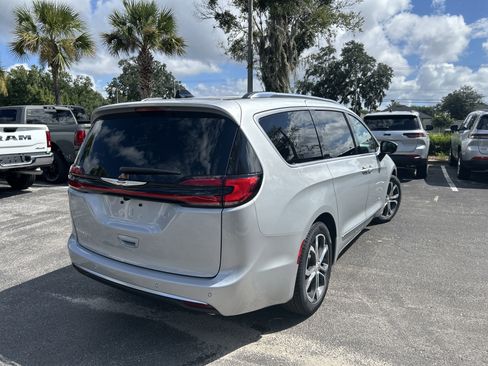 New 2026 Chrysler Pacifica Pinnacle image 11