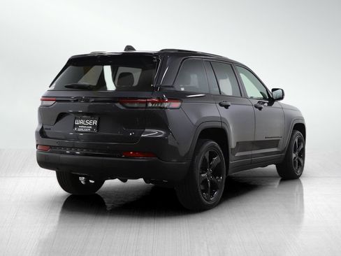 Used 2023 Jeep Grand Cherokee Altitude image 5