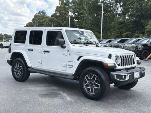 Used 2024 Jeep Wrangler Unlimited Sahara AWD/4WD image 8