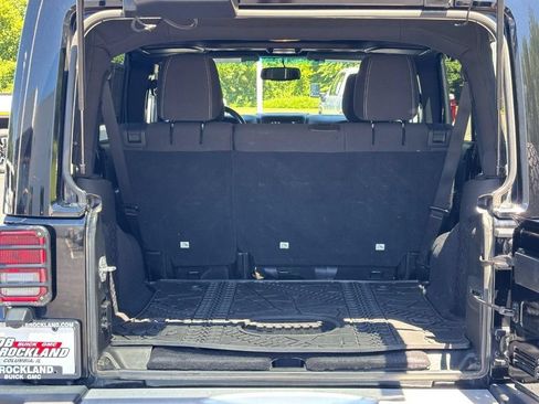 Used 2015 Jeep Wrangler Unlimited Sahara AWD/4WD image 9