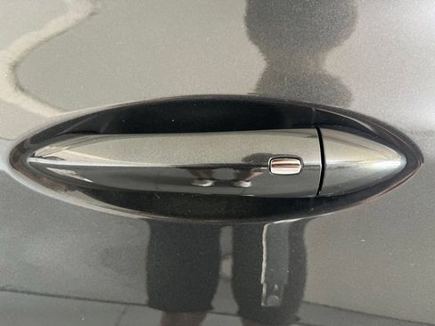 Used 2020 Chevrolet Bolt LT FWD image 40