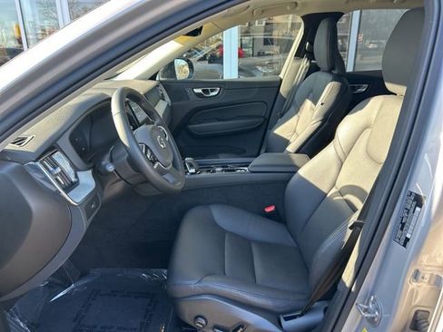 Certified 2025 Volvo XC60 B5 Plus image 17
