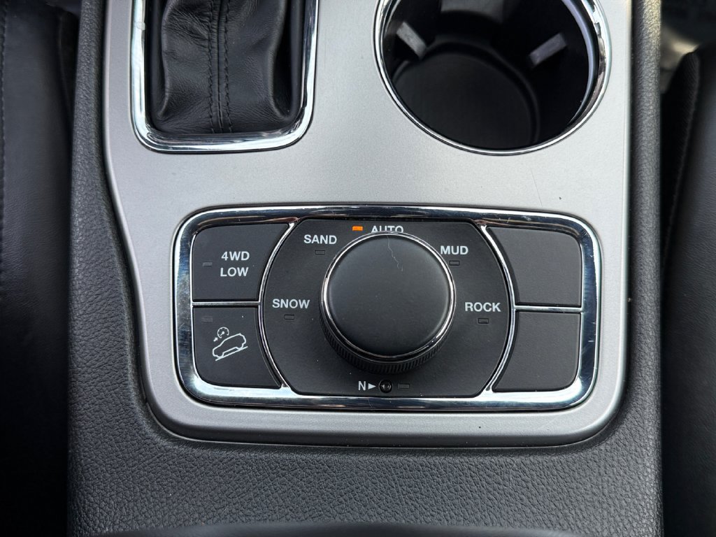 Used 2022 Jeep Grand Cherokee Laredo X AWD/4WD image 21