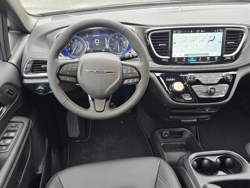 New 2026 Chrysler Pacifica Select w/ S Appearance Package image 6