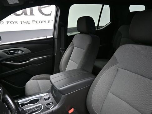 Used 2023 Chevrolet Traverse LT image 16