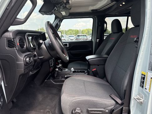 Used 2024 Jeep Wrangler Unlimited Rubicon w/ XTREMEE 35" Tire Package image 18