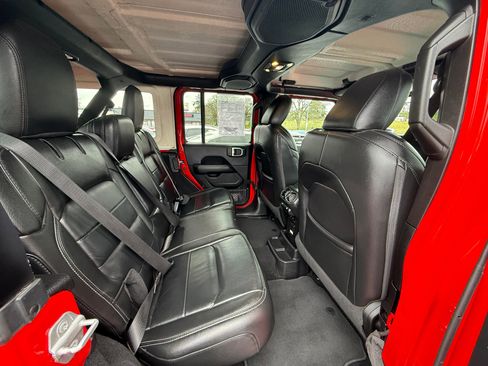 Used 2019 Jeep Wrangler Unlimited Sahara w/ Uconnect 4C Nav & Sound Group image 10