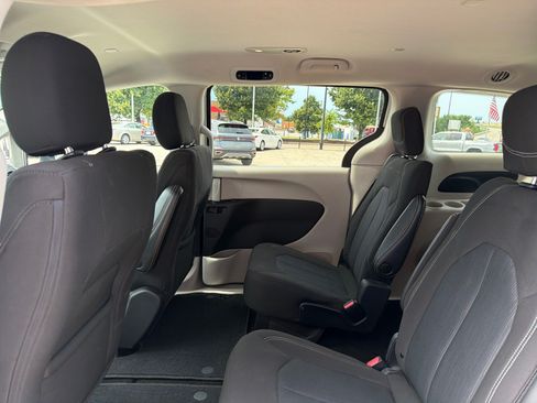 Used 2022 Chrysler Voyager LX FWD image 26