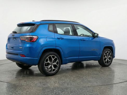 Used 2025 Jeep Compass Limited image 9