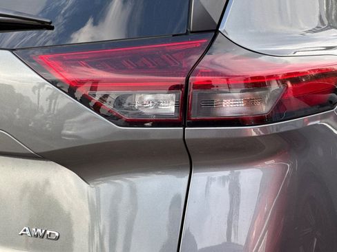 Used 2023 Nissan Rogue S image 26