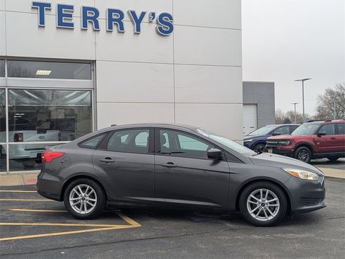 Used 2018 Ford Focus SE image 2