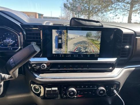 Used 2024 Chevrolet Silverado 3500 High Country w/ Technology Package image 9