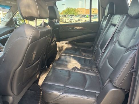 Used 2017 Cadillac Escalade ESV Premium Luxury RWD image 9